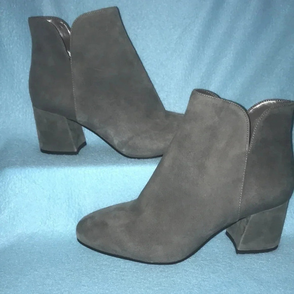 VINCE CAMUTO Kassie2 gray suede leather zipper boots NEW size 9W - Picture 2 of 10